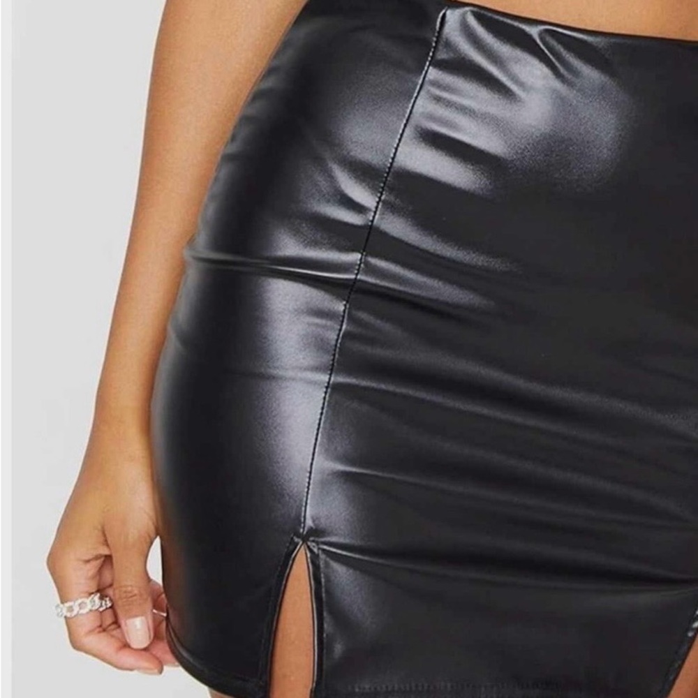 Chic Black Leather Mini Skirt